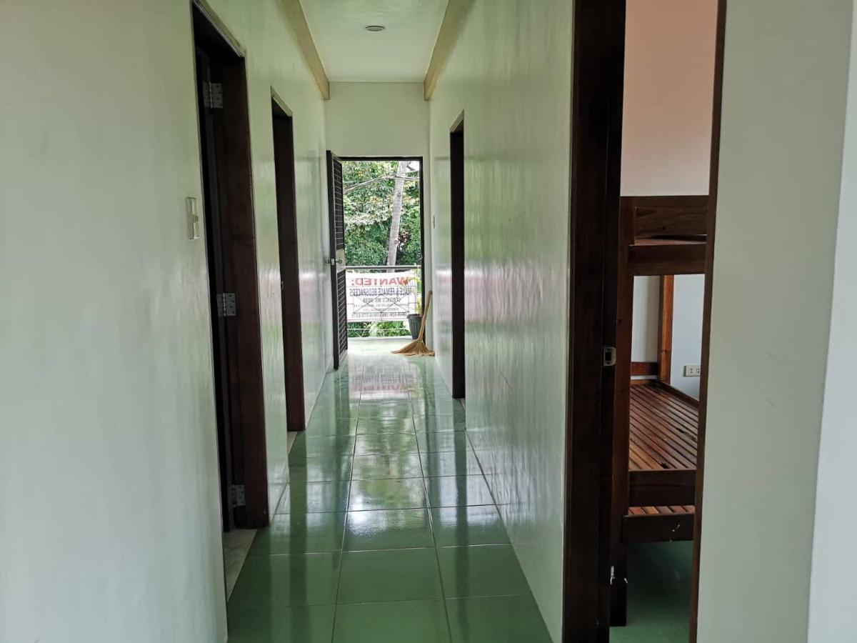 Appartamento Estrelle Orange House - Backpackers Hub Puerto Princesa Esterno foto