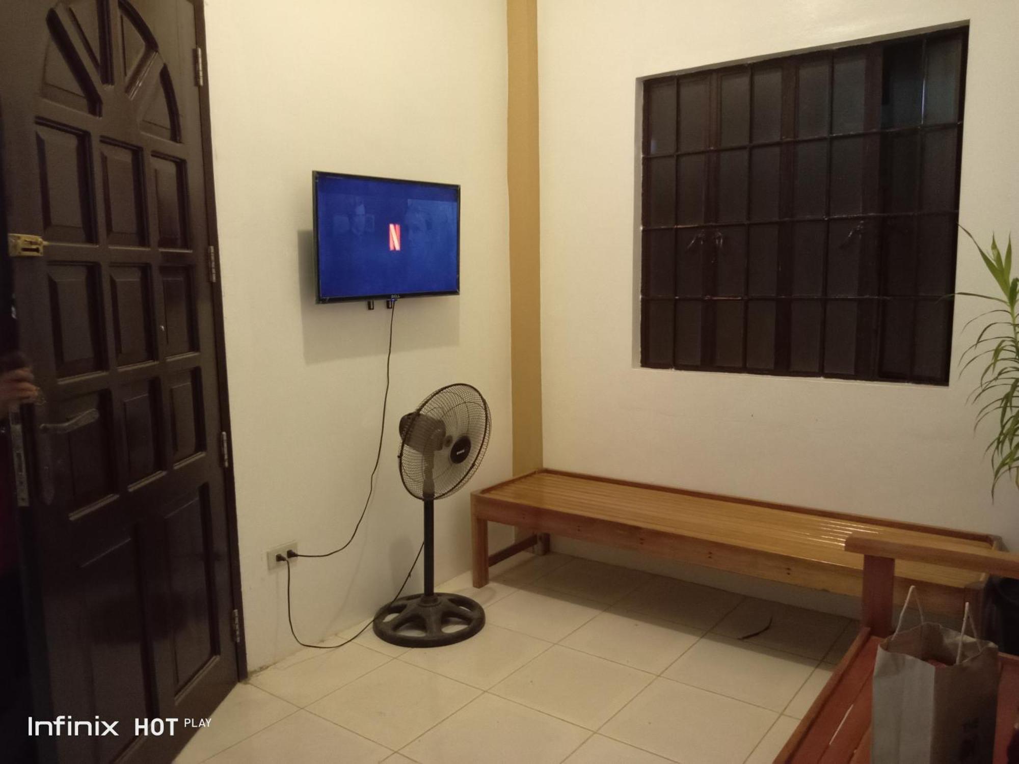 Appartamento Estrelle Orange House - Backpackers Hub Puerto Princesa Esterno foto