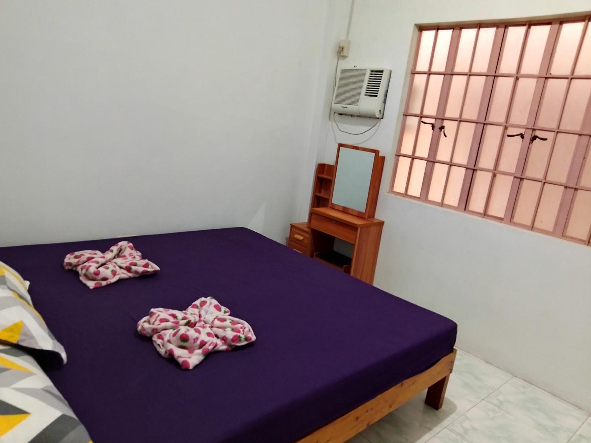 Appartamento Estrelle Orange House - Backpackers Hub Puerto Princesa Esterno foto