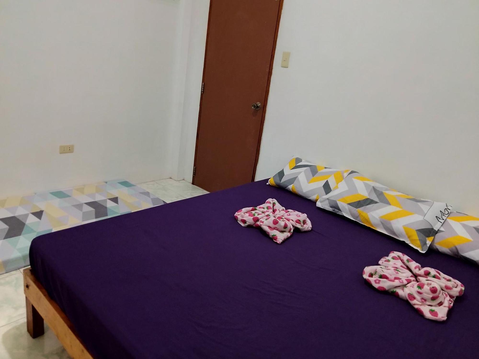 Appartamento Estrelle Orange House - Backpackers Hub Puerto Princesa Esterno foto