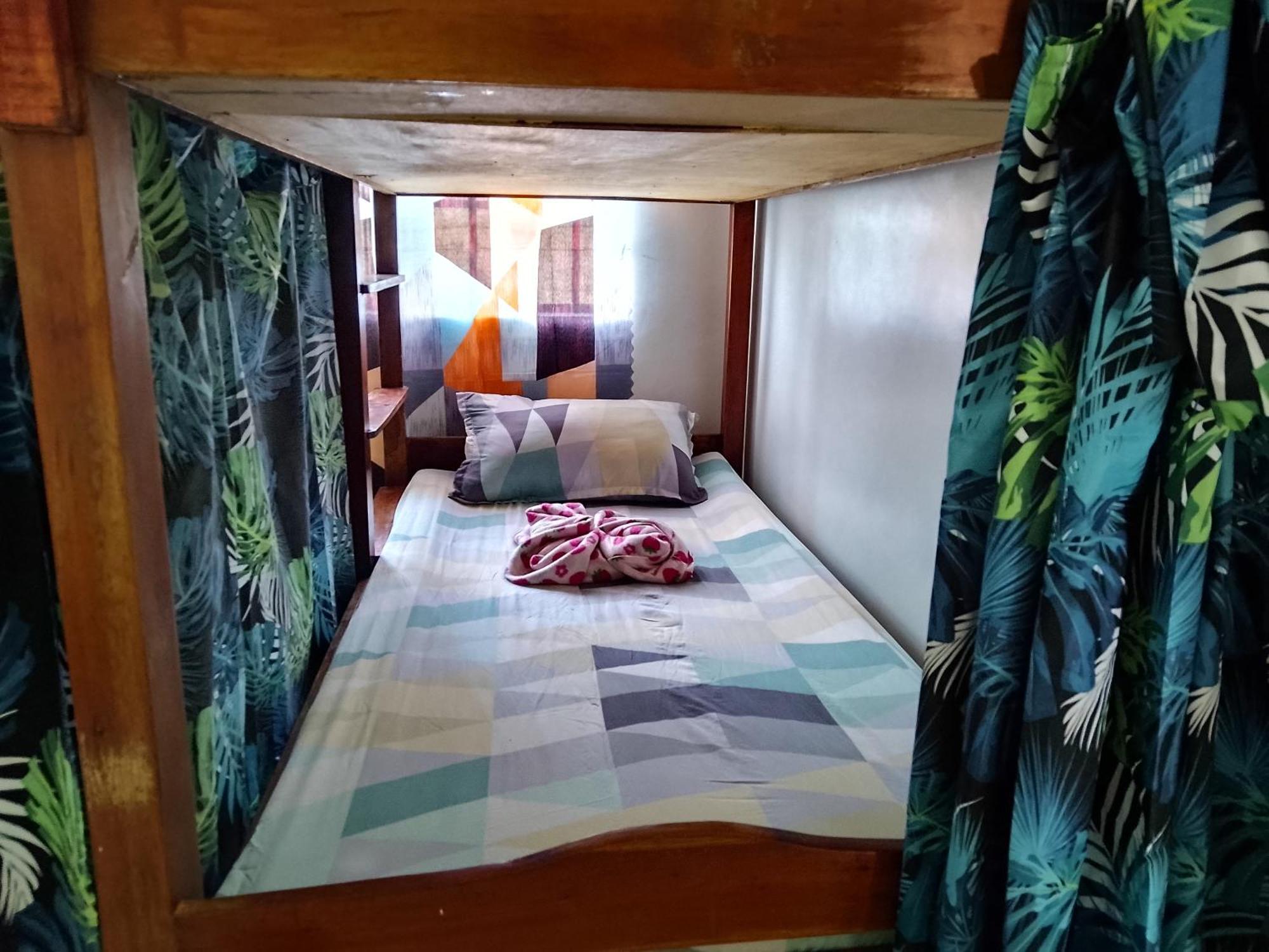 Appartamento Estrelle Orange House - Backpackers Hub Puerto Princesa Esterno foto