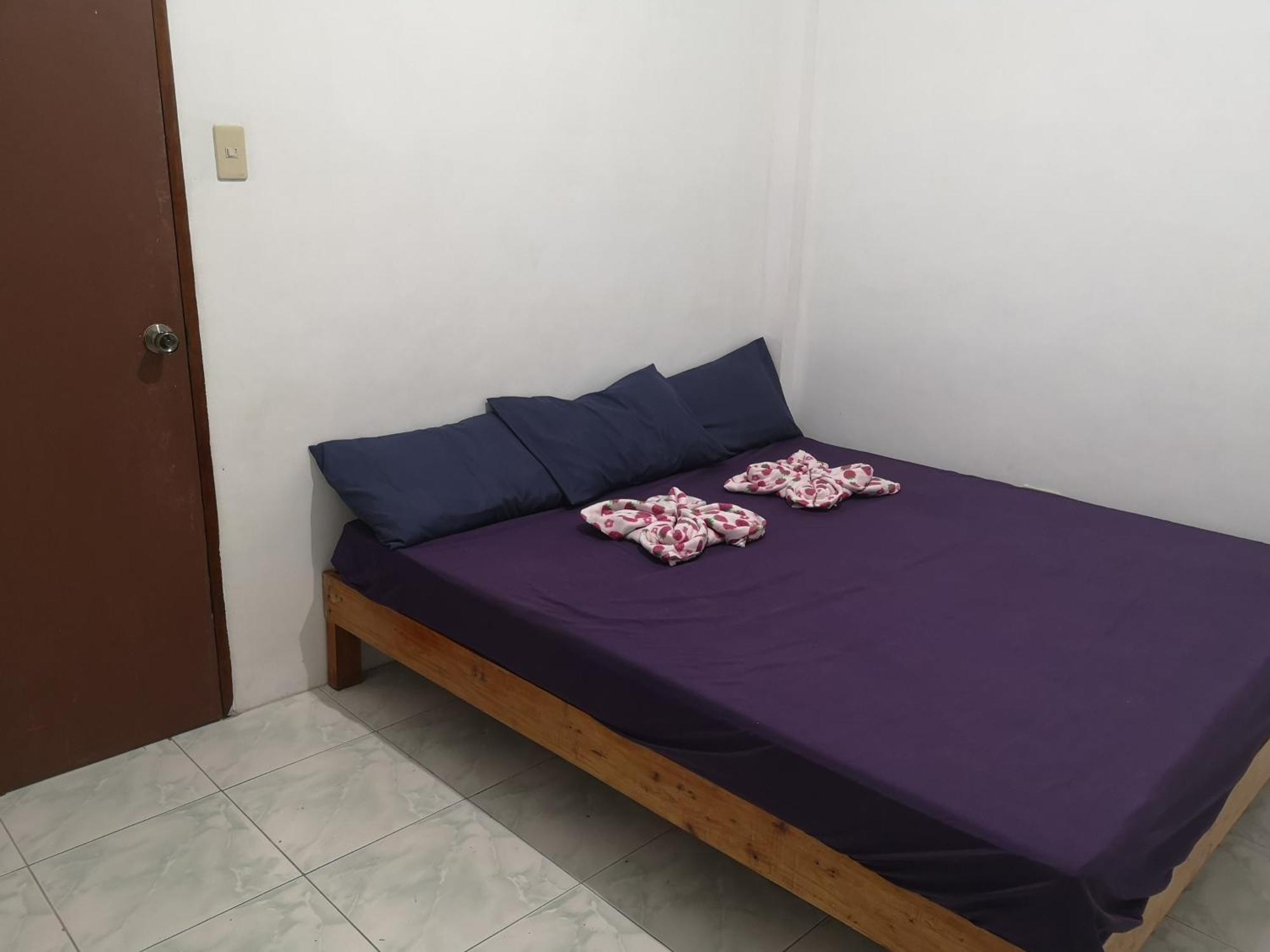 Appartamento Estrelle Orange House - Backpackers Hub Puerto Princesa Esterno foto