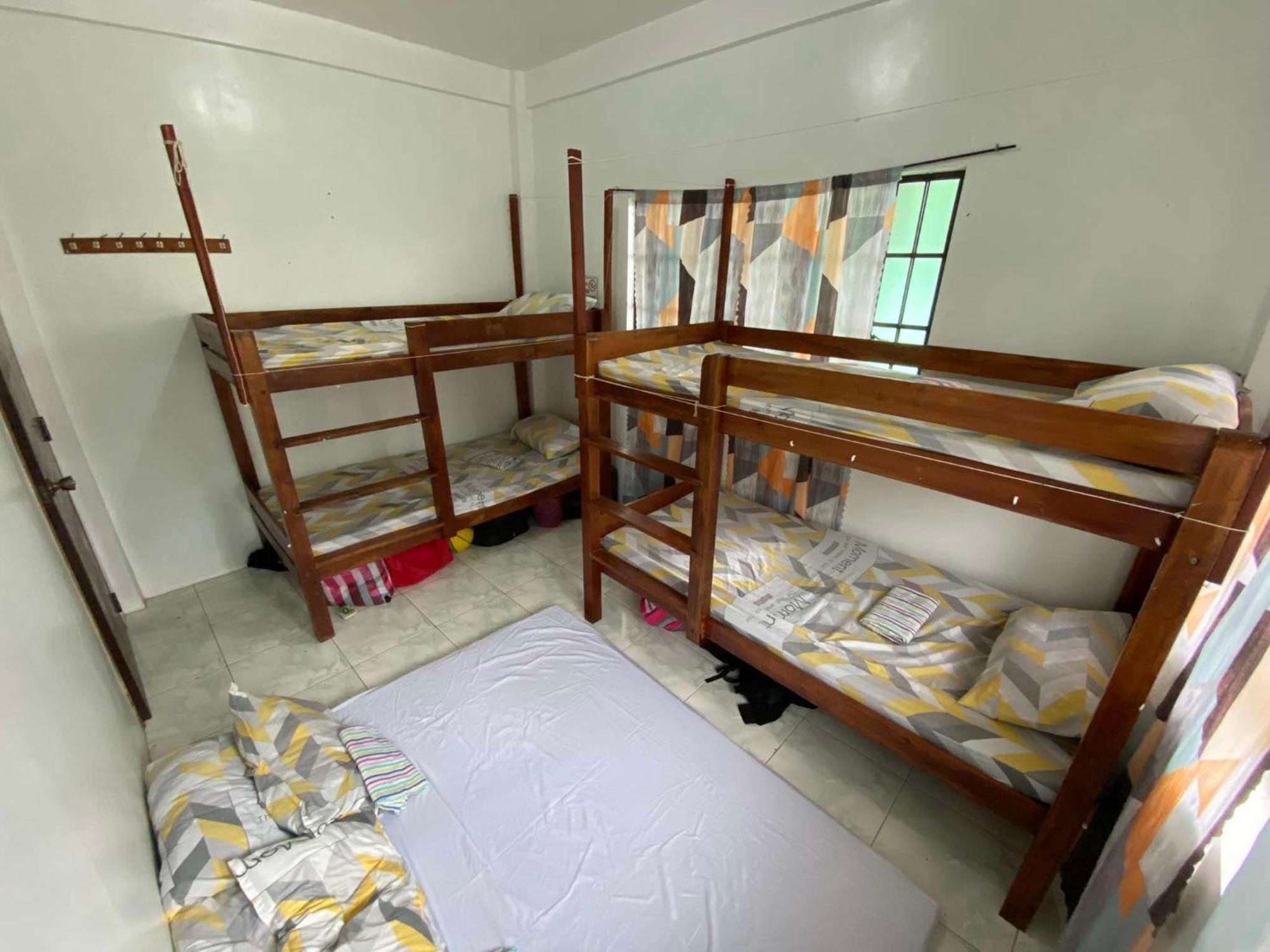 Appartamento Estrelle Orange House - Backpackers Hub Puerto Princesa Esterno foto