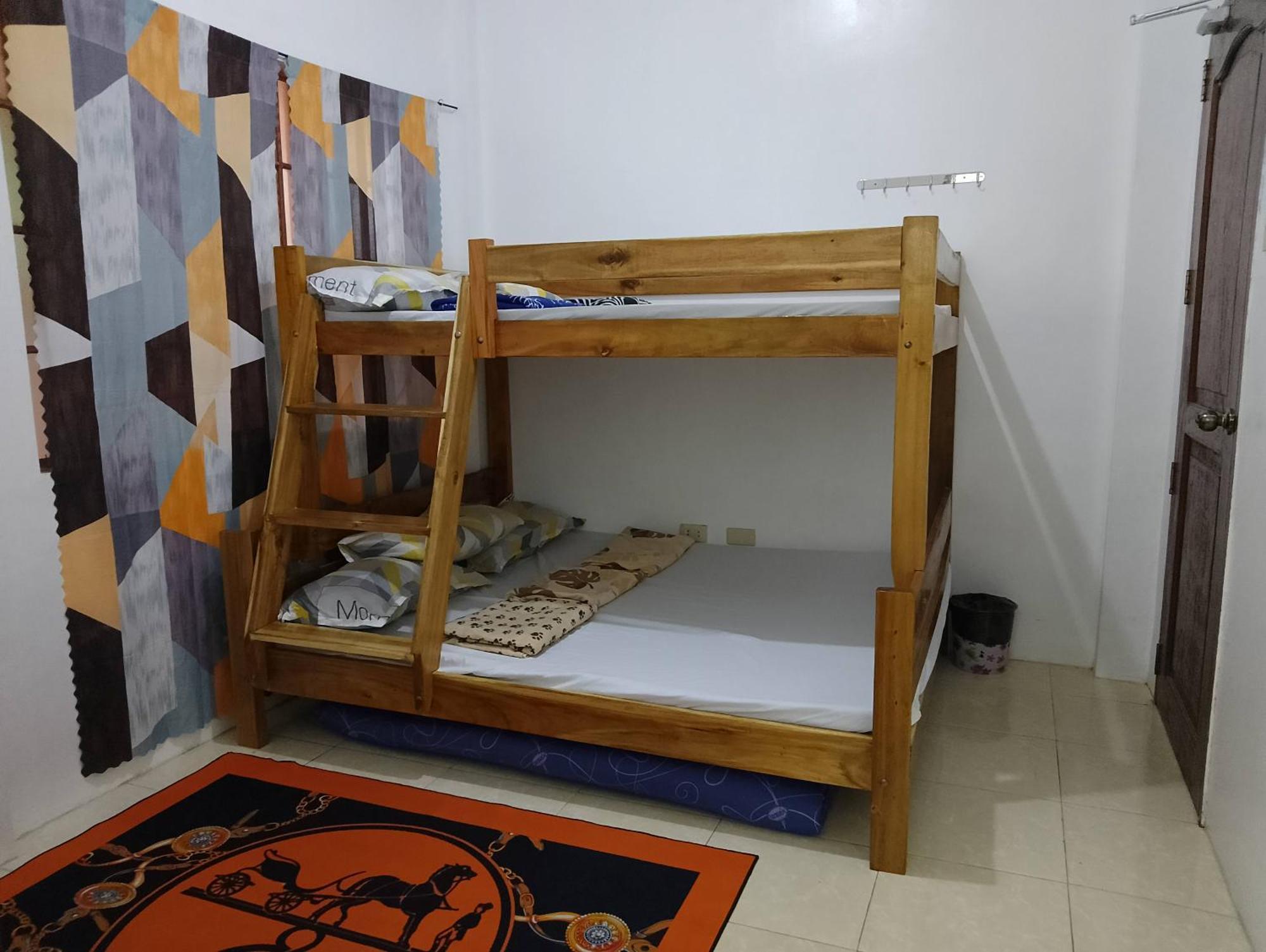 Appartamento Estrelle Orange House - Backpackers Hub Puerto Princesa Esterno foto
