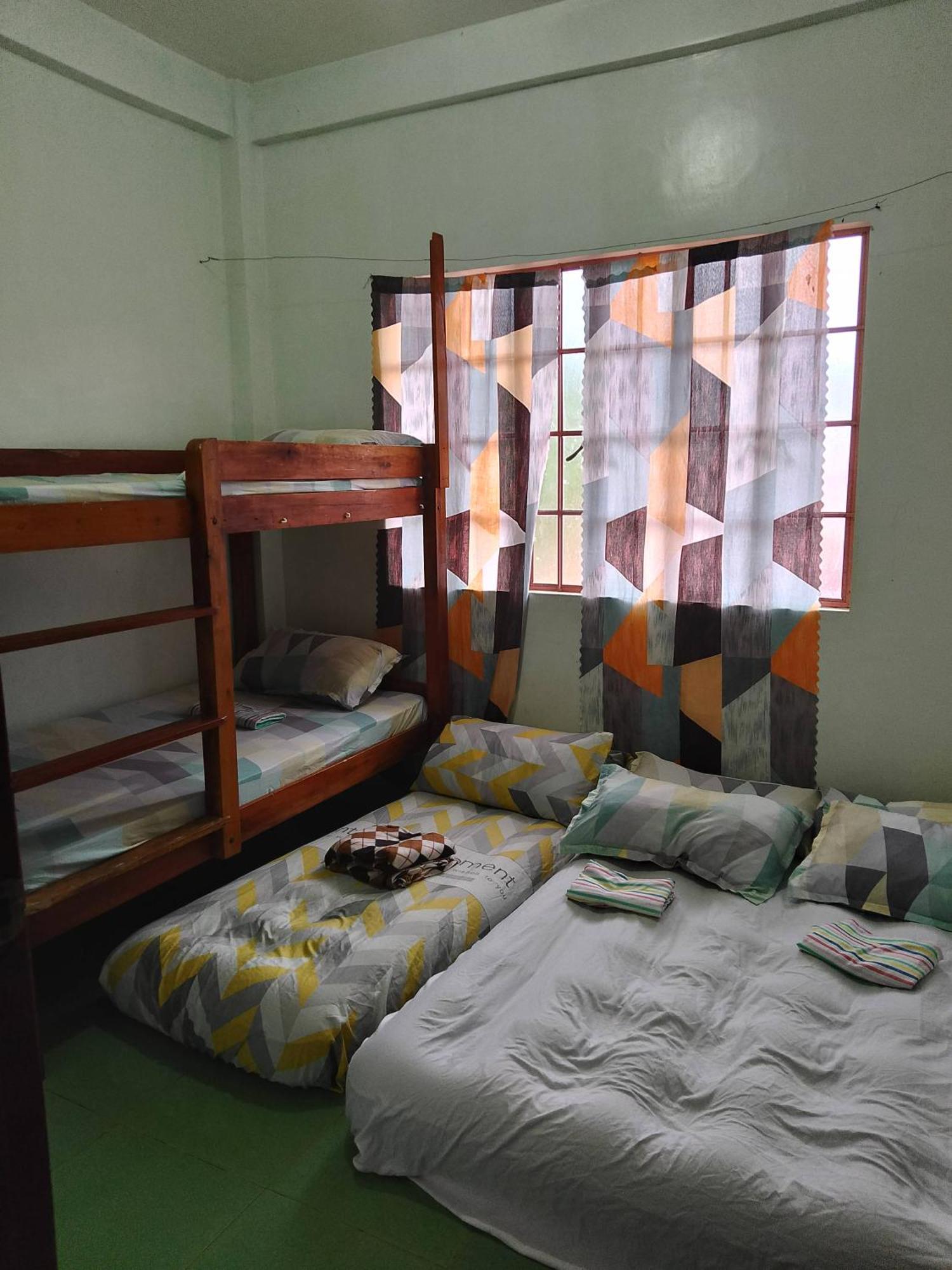 Appartamento Estrelle Orange House - Backpackers Hub Puerto Princesa Esterno foto